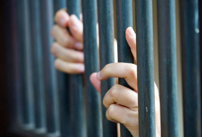 Викинула з шостого поверху, поки чоловік реєстрував доньку: трагедія в Борисполі сколихнула Київщину